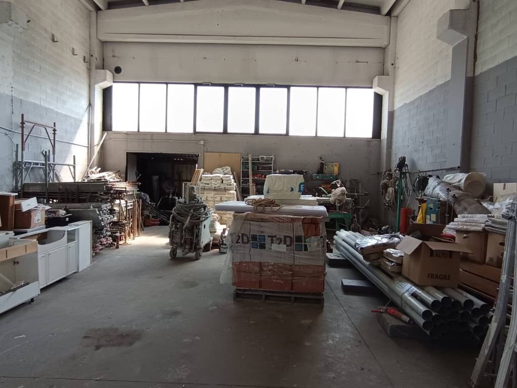 locale commerciale in vendita a Cornaredo