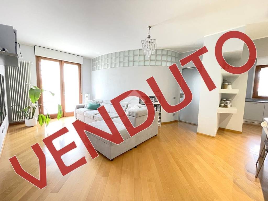 appartamento in vendita a Cornaredo in zona Favaglie