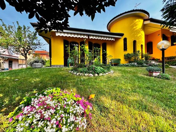 casa indipendente in vendita a Cornaredo in zona Cascina Croce