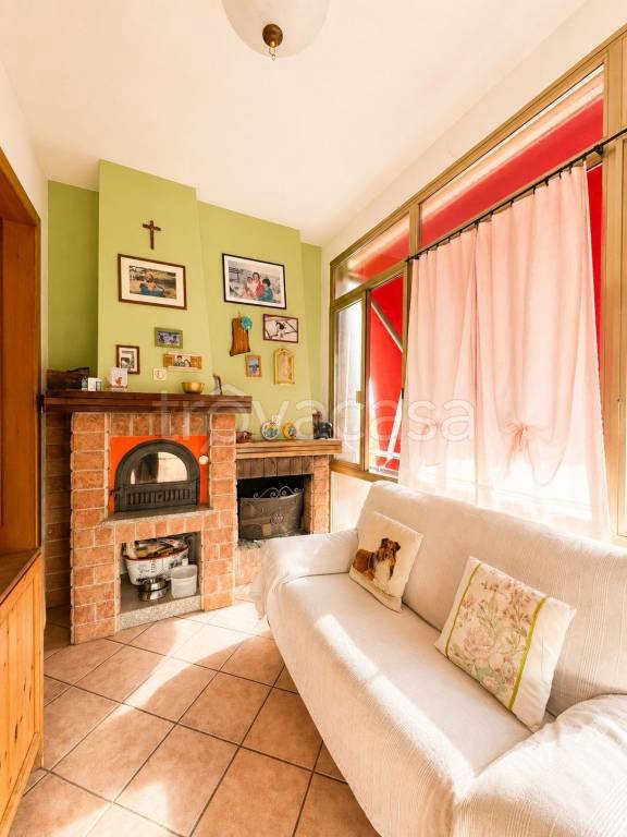appartamento in vendita a Cornaredo in zona Favaglie