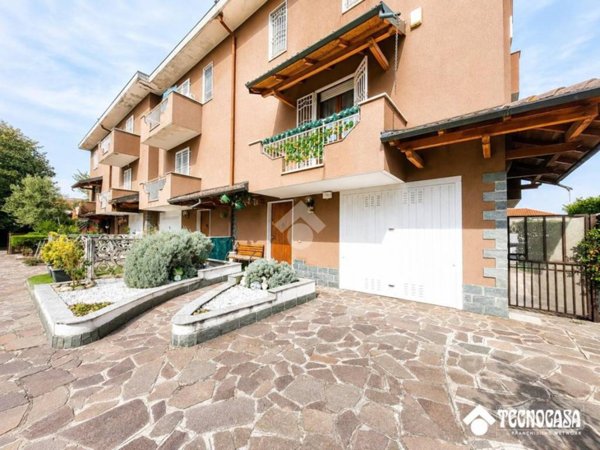 casa indipendente in vendita a Cornaredo in zona Cascina Croce