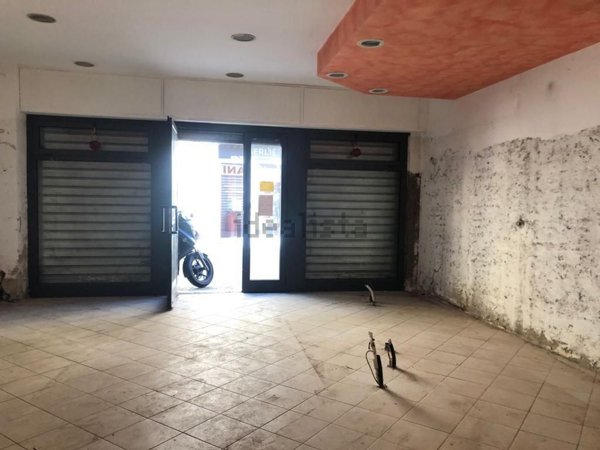 negozio in vendita a Cornaredo in zona Cascina Croce
