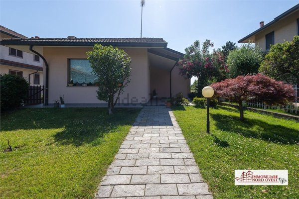 casa indipendente in vendita a Cornaredo