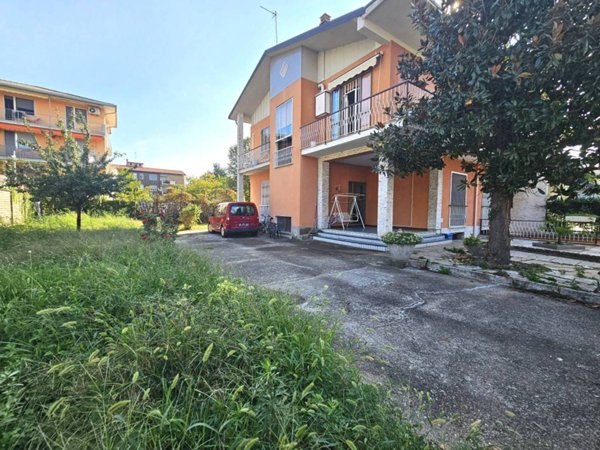 casa indipendente in vendita a Cornaredo in zona Cascina Croce