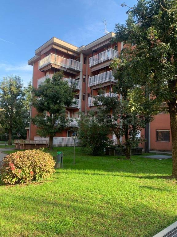 appartamento in vendita a Cornaredo in zona Favaglie