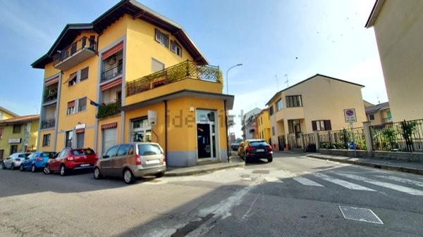 locale commerciale in vendita a Corsico