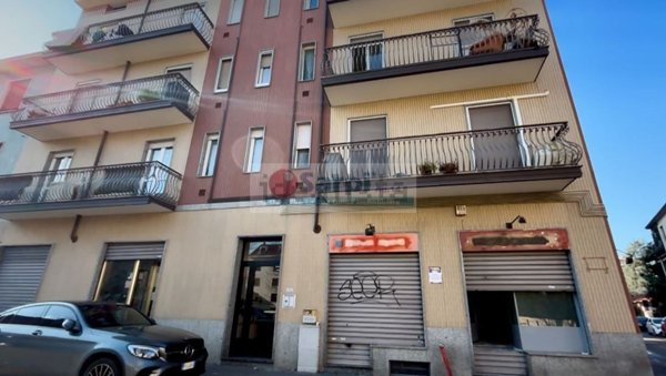 negozio in vendita a Corsico