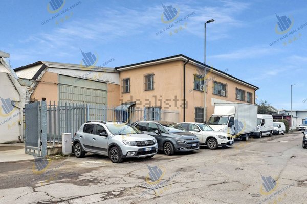locale di sgombero in vendita a Corsico