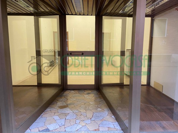 locale commerciale in vendita a Corsico