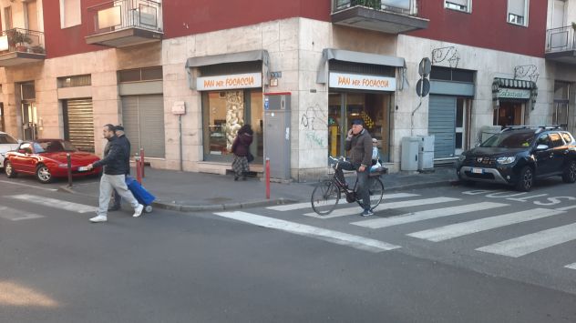 negozio in vendita a Corsico