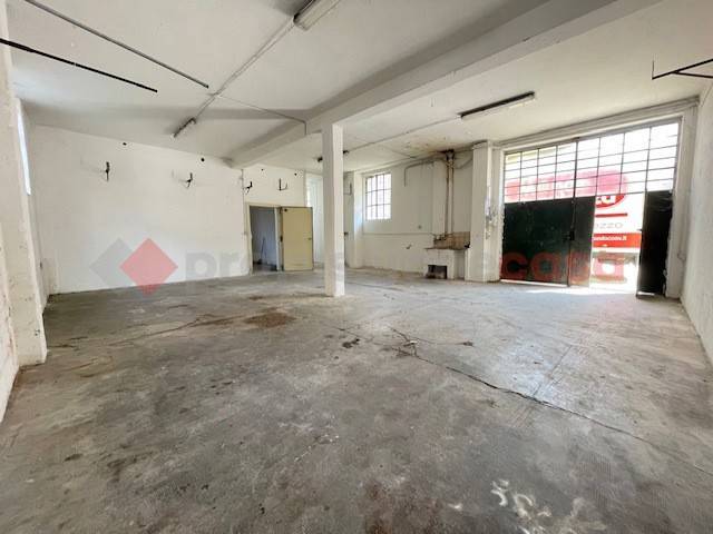 locale di sgombero in vendita a Corsico