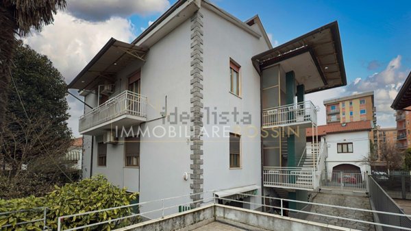 casa indipendente in vendita a Corsico