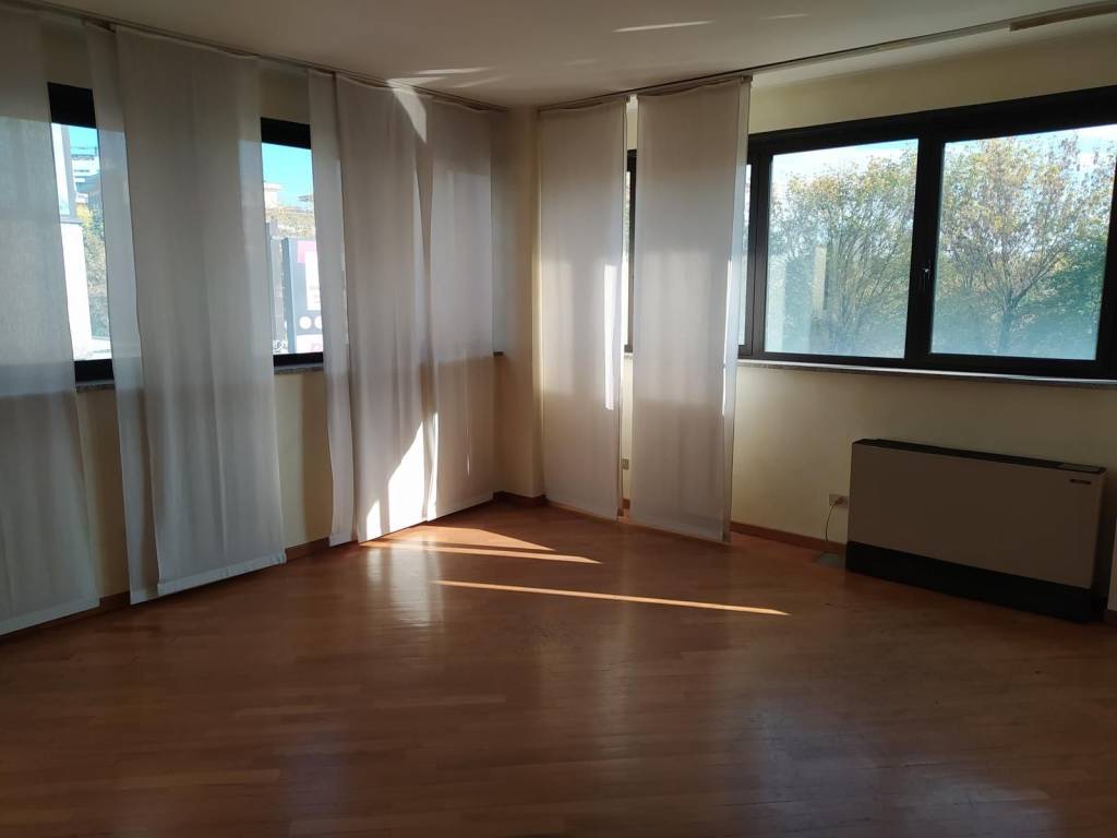 ufficio in vendita a Corsico