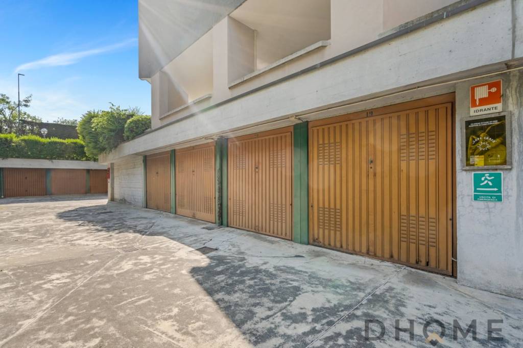 negozio in vendita a Corsico