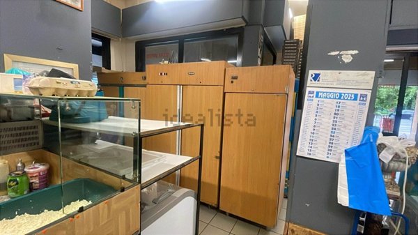 negozio in vendita a Corsico