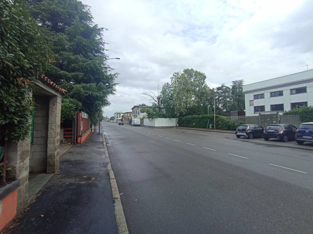 capannone in vendita a Corsico