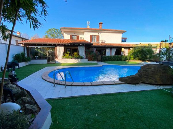casa indipendente in vendita a Corsico