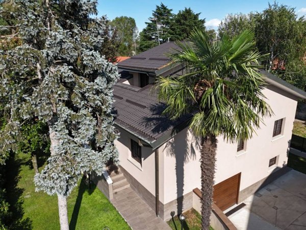 casa indipendente in vendita a Corsico