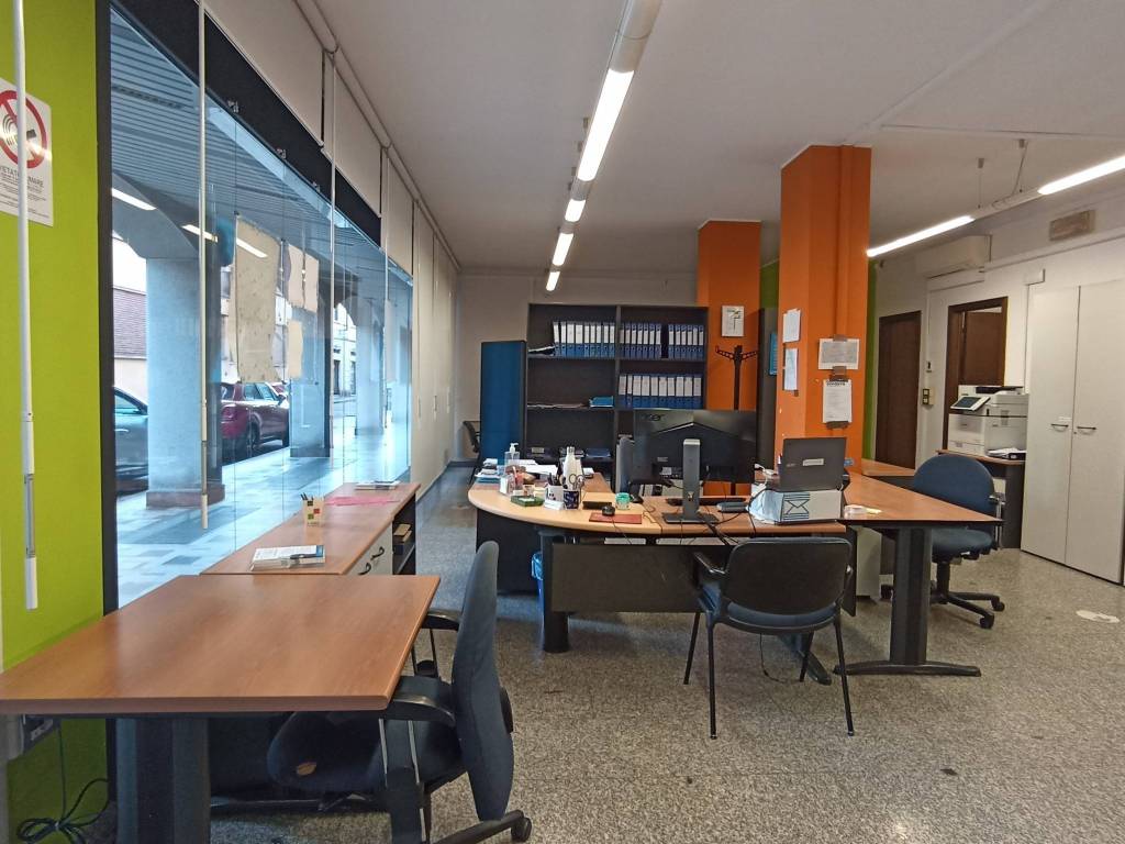 negozio in vendita a Corsico