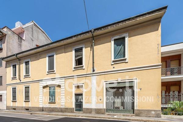 negozio in vendita a Corsico