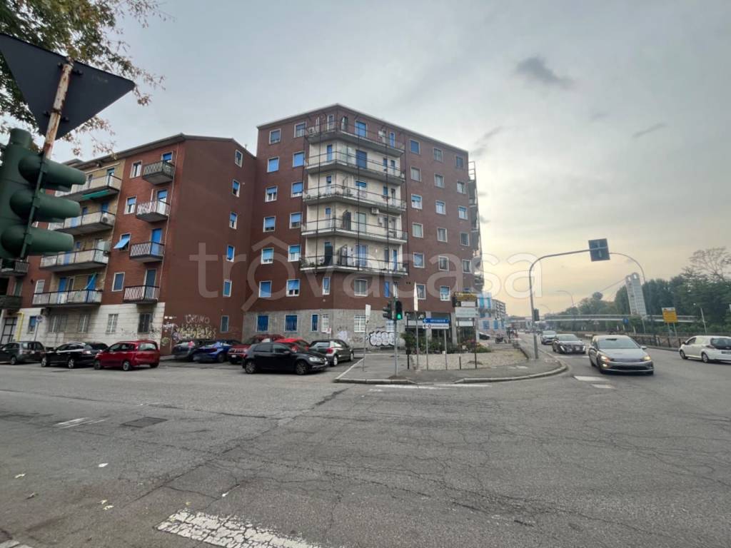 negozio in vendita a Corsico