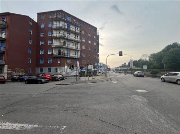 negozio in vendita a Corsico