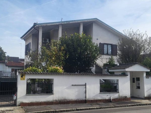 casa indipendente in vendita a Corsico