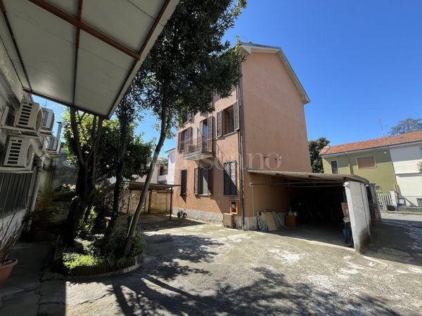 casa indipendente in vendita a Corsico