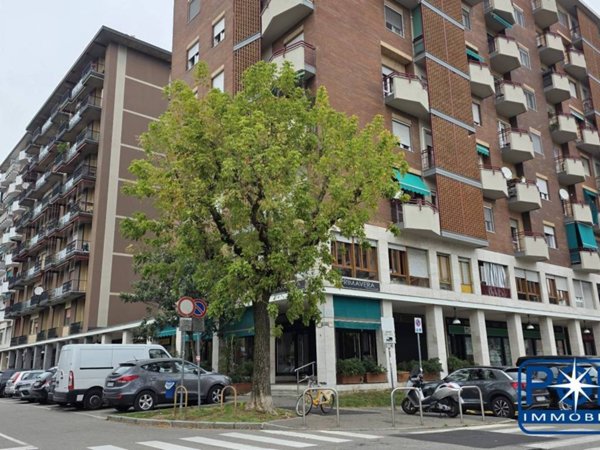 negozio in vendita a Corsico