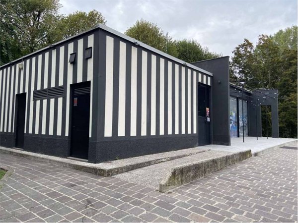 negozio in vendita a Corsico