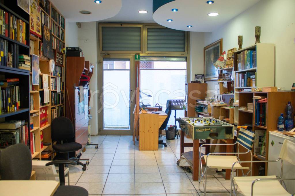 negozio in vendita a Corsico