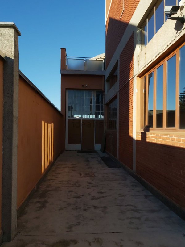 capannone in vendita a Corsico