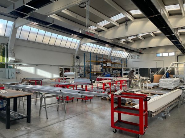 capannone in vendita a Corsico