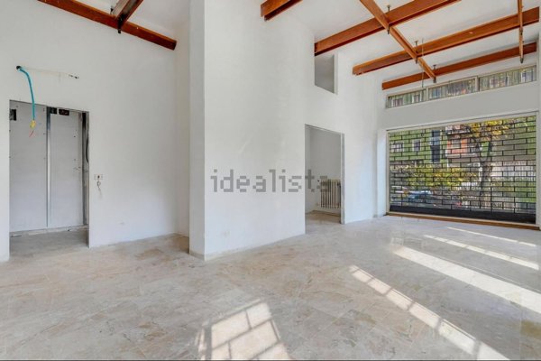 negozio in vendita a Corsico