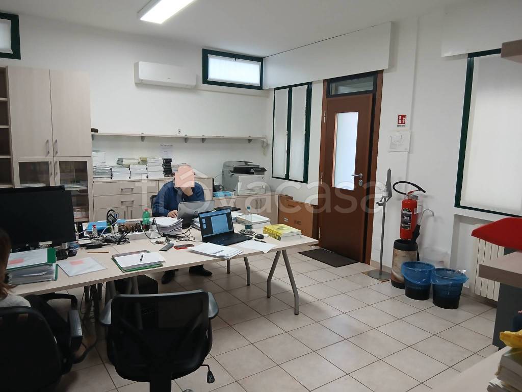ufficio in vendita a Corsico