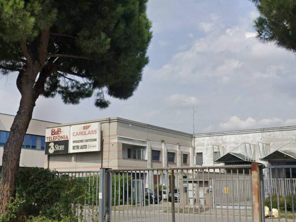 locale commerciale in vendita a Corsico