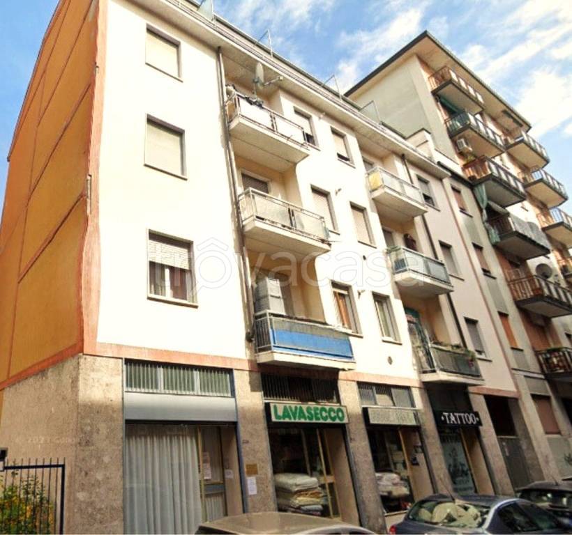 negozio in vendita a Corsico