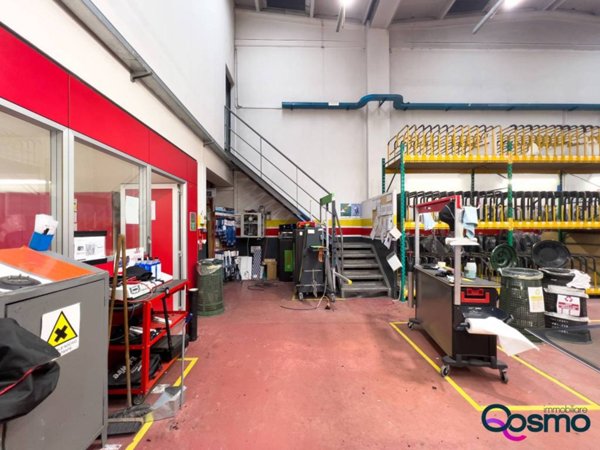 locale commerciale in vendita a Corsico