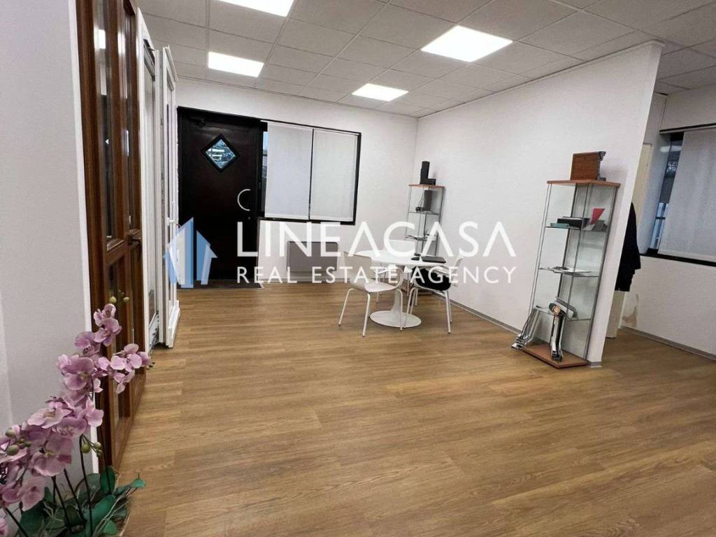 locale commerciale in vendita a Corsico