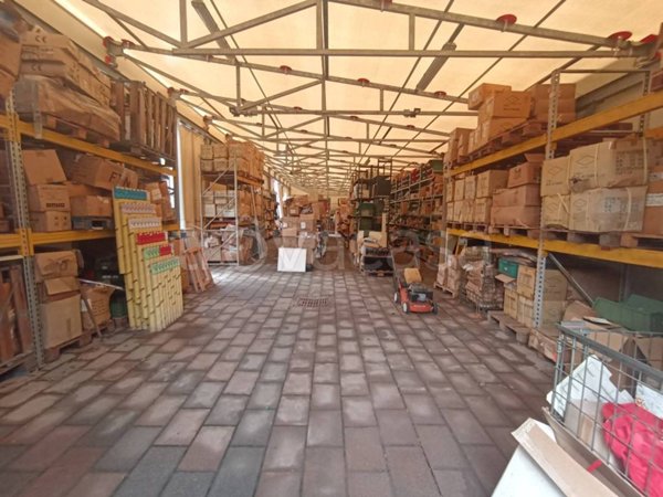 negozio in vendita a Corsico