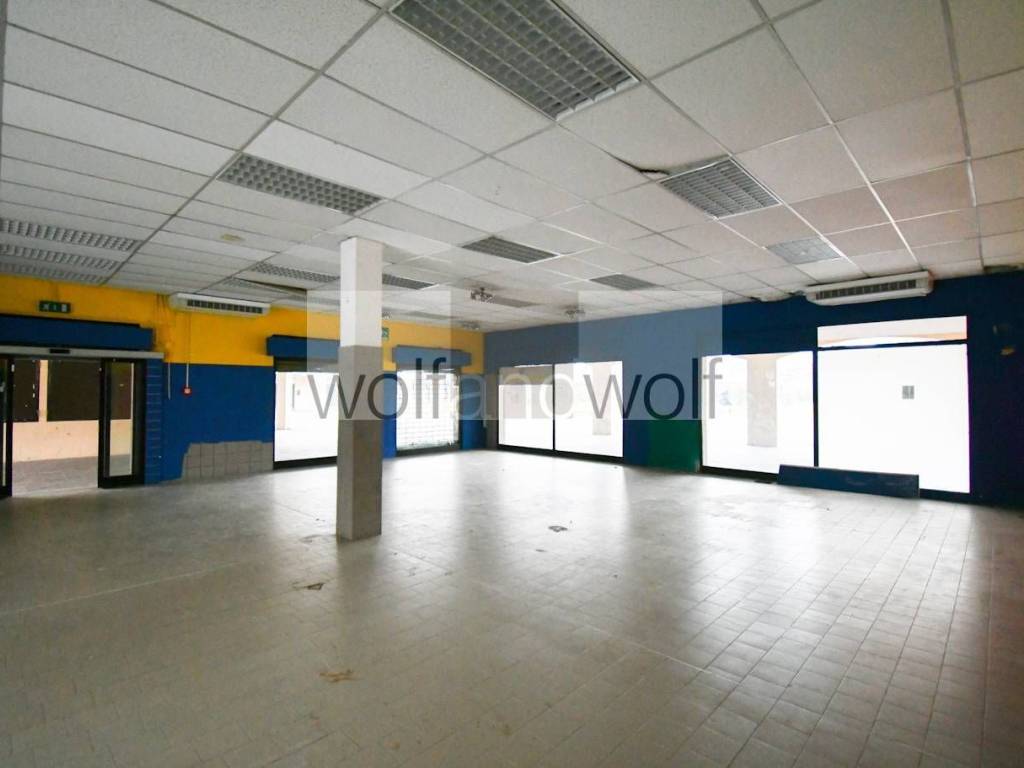 negozio in vendita a Corsico