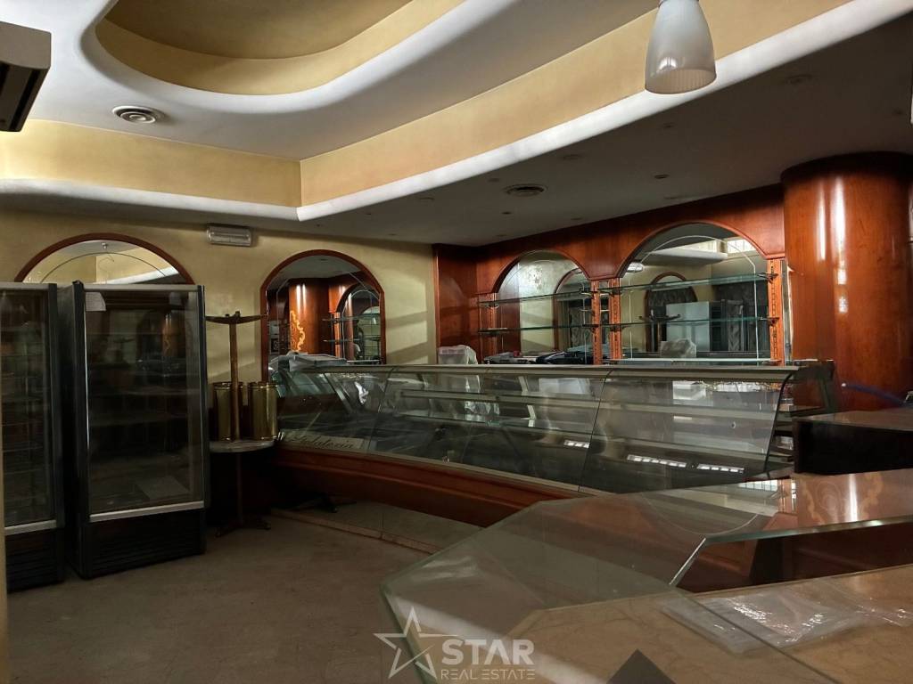 negozio in vendita a Corsico