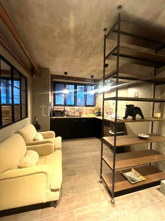 negozio in vendita a Corsico