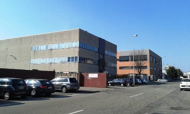 locale commerciale in vendita a Corsico