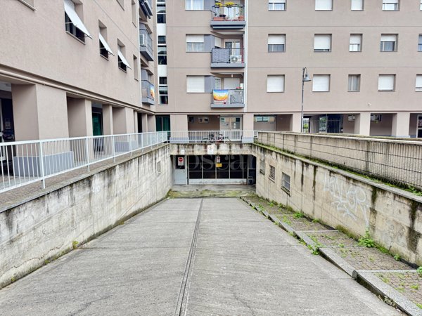 negozio in vendita a Corsico