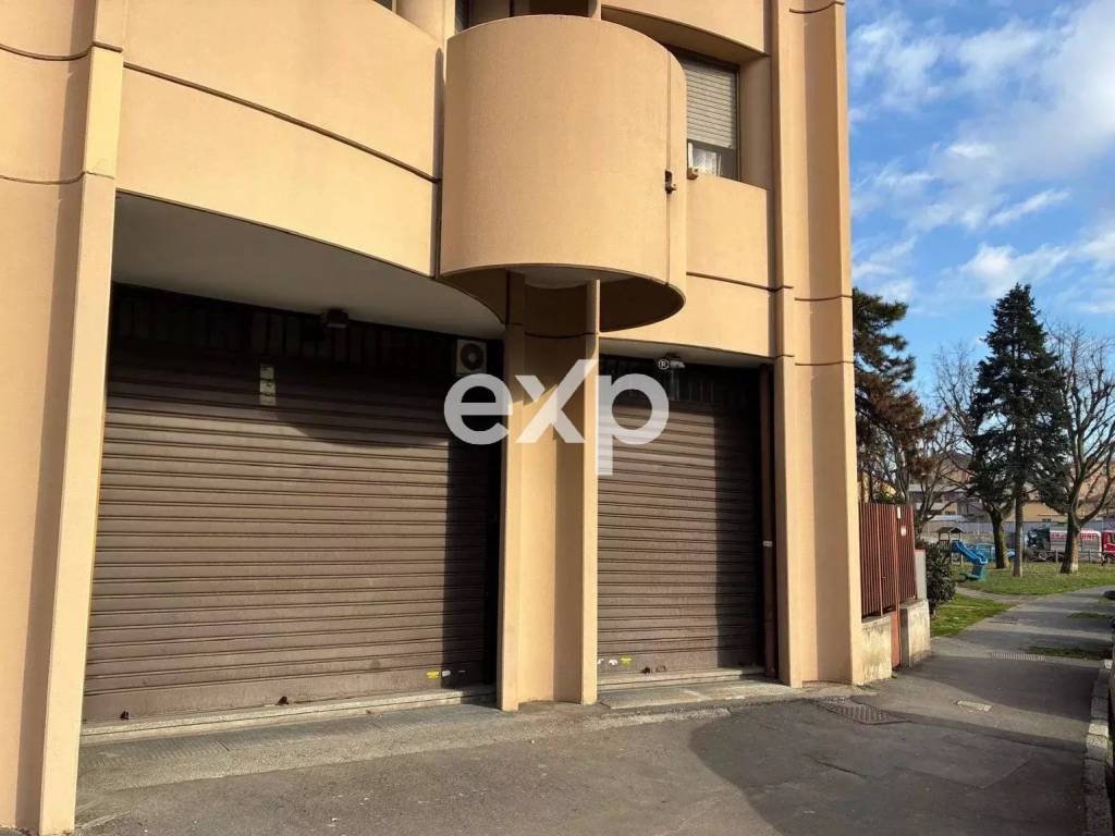 negozio in vendita a Corsico