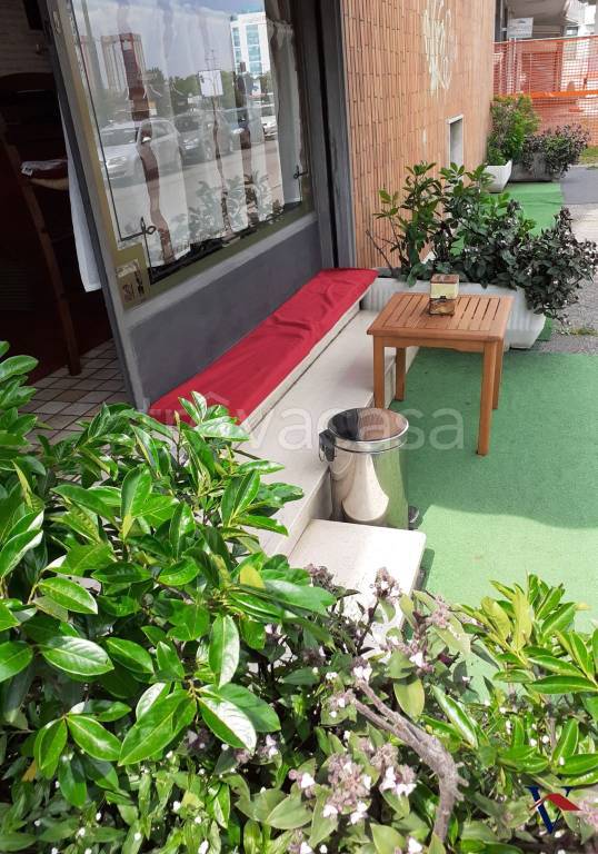 negozio in vendita a Corsico