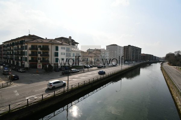 negozio in vendita a Corsico