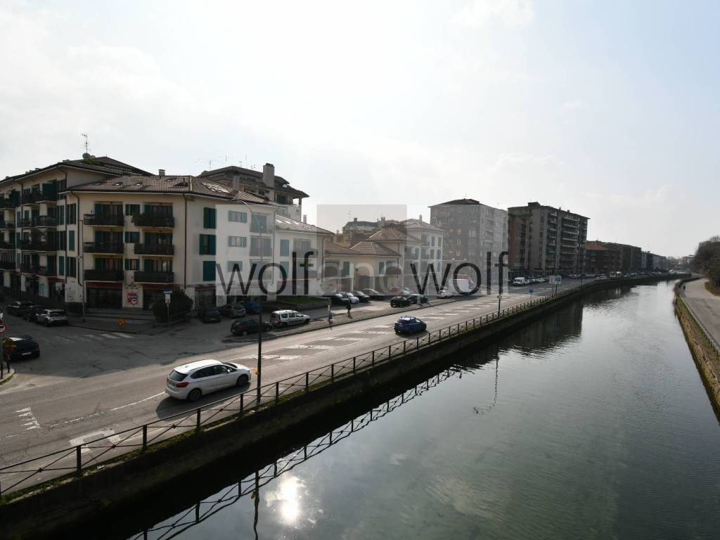 negozio in vendita a Corsico