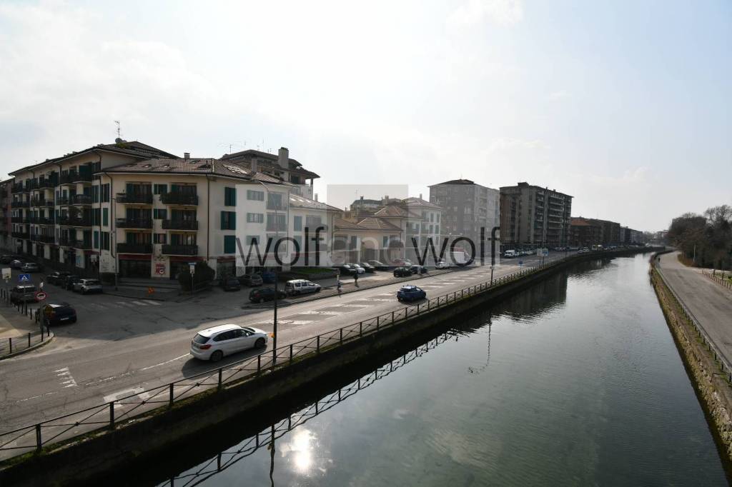 negozio in vendita a Corsico